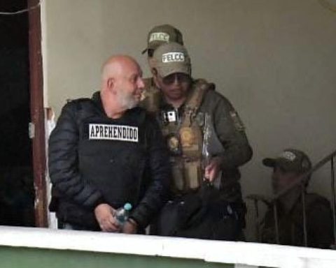 Former Minister Arturo Murillo arrives in La Paz to be imprisoned