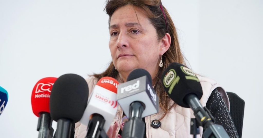 Former minister Ángela María Buitrago questions the government's proposal to resume aerial sprinkler