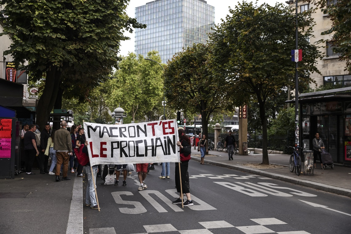 French opposition asks Macron's head after parliamentary defeat of the Prime Minister