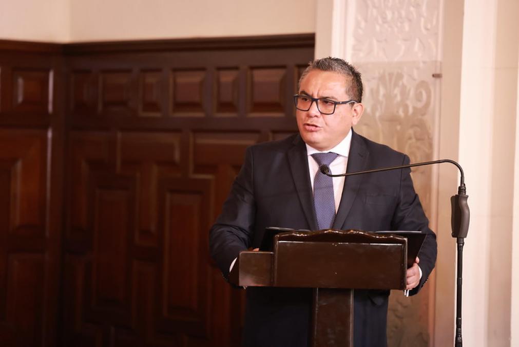 GOVERNMENT AUTHORIZES JUAN JOSÉ SANTIVÁÑEZ to Switzerland despite the impediment of departure from the country