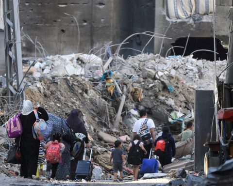 Gaza suffers telecommunications blackout