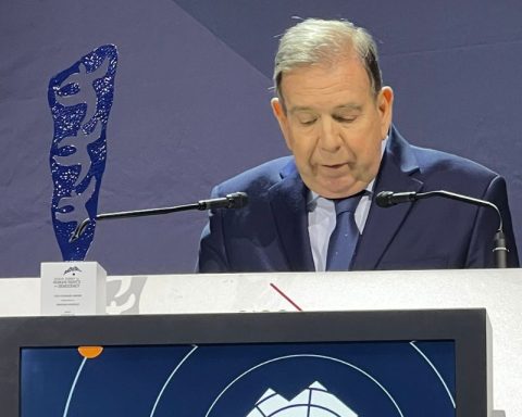 Edmundo González premio al Coraje