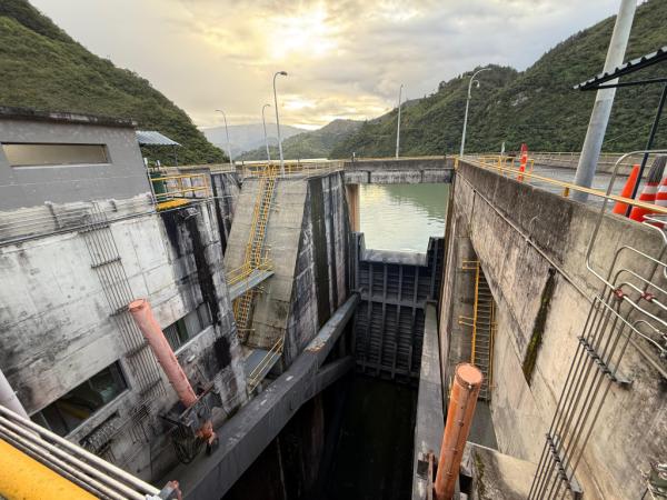 Government requests to lift blockages that have prevented the maintenance of the Guavio
