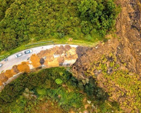 Governor of Cundinamarca asks the Government to assume emergency control on the road to the plain