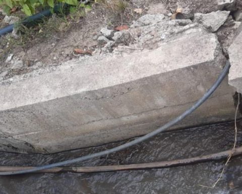 Governor of Cundinamarca rejects signs to peasants for collapse on the road to the plain