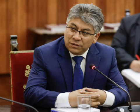 Governor of Cusco blames the Executive for crisis in Machu Picchu