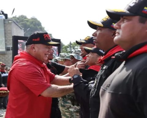 Primera Graduación de jóvenes entrenados para resistencia y defensa integral revolucionaria