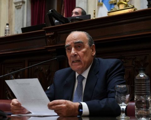 Guillermo Francos breaks silence and denounces an operation against the government