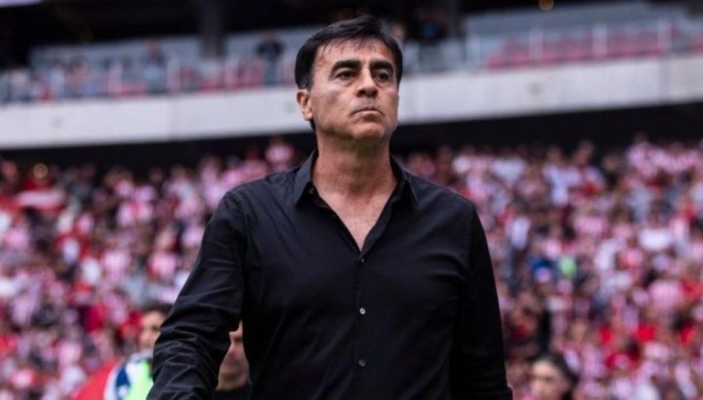 Gustavo Quinteros, one step away from directing Independiente de Argentina