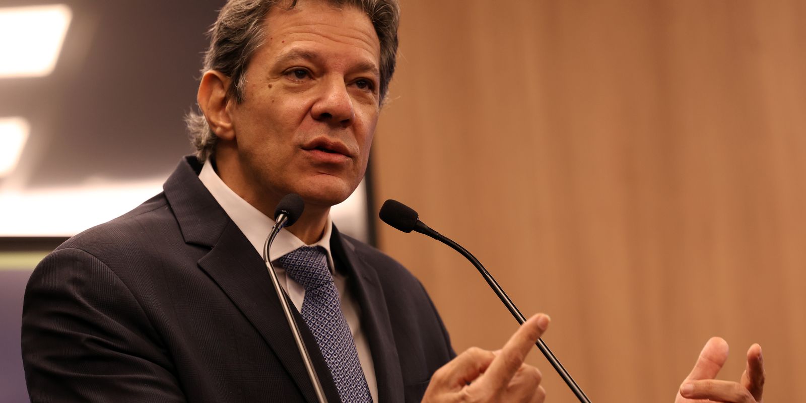 Haddad predicts falling interest rates "shortly" and 2026 "much better"