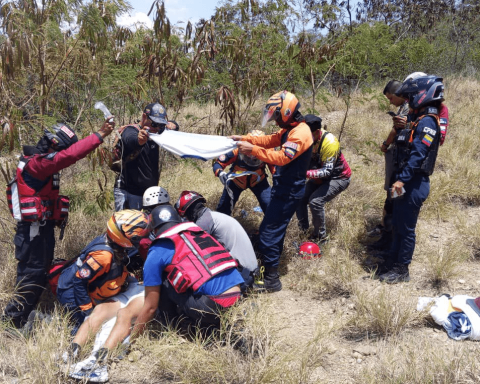 He died baseball coach when his motorcycle collided with a wall