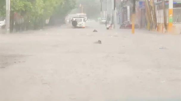 Heavy rains in Santiago cause floods in sectors