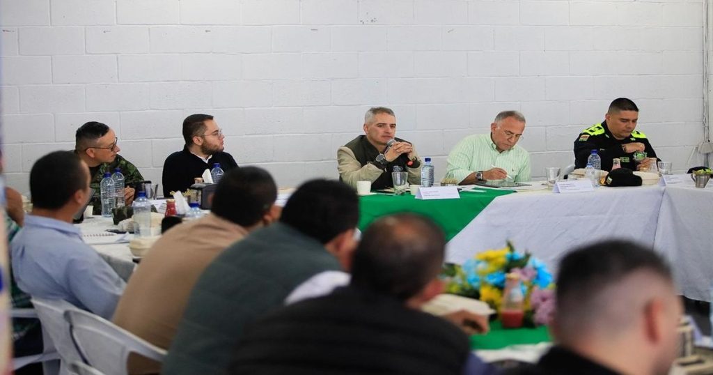 Helicopter carrying the governor of Antioquia was intimidated with drones