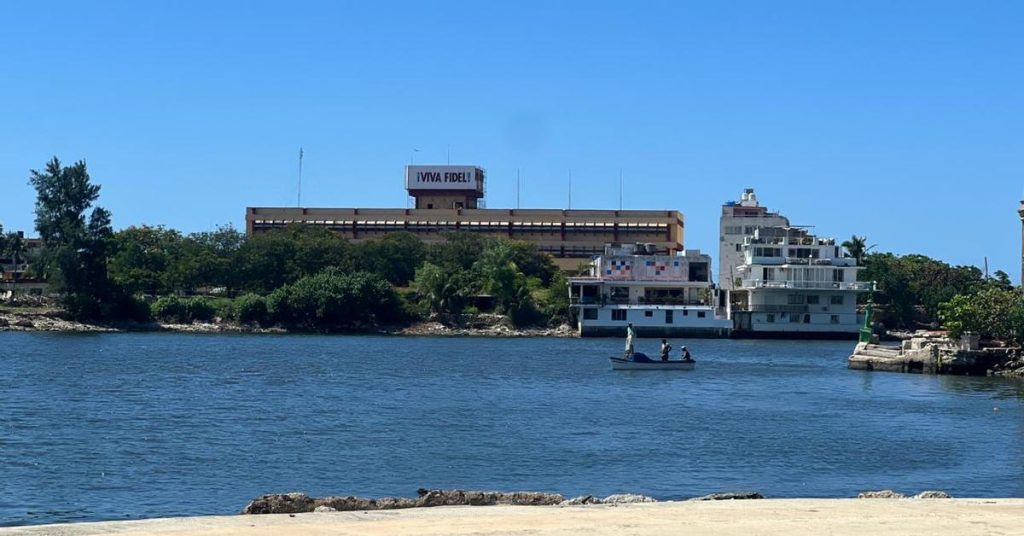 High positions of the regime wasted funds offered by Canada to clean the Almendares river