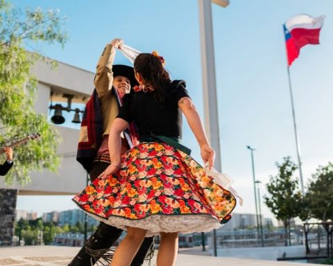 Homeland Fiestas: How much is the fine for not raising the flag this September 18 and 19 in Chile?