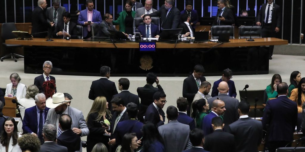 House approves text that makes criminal complaint against parliamentary