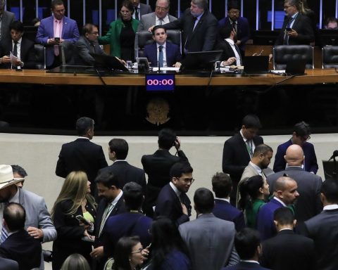 House approves text that makes criminal complaint against parliamentary