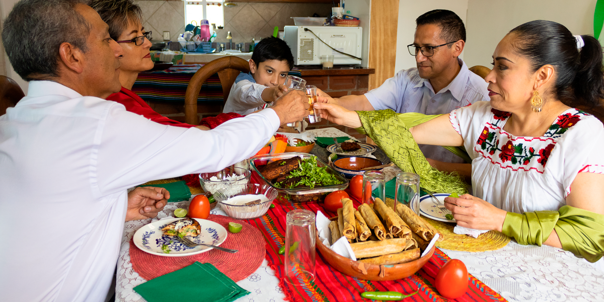 How much do Mexicans spend at the 2025 national holidays? Guisados, Pozole and Family Budgets
