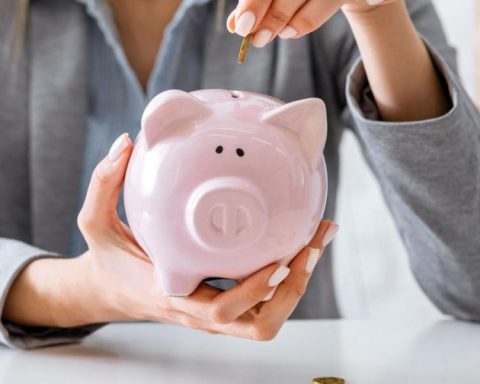 How to cut family expenses to invest better in 2026?