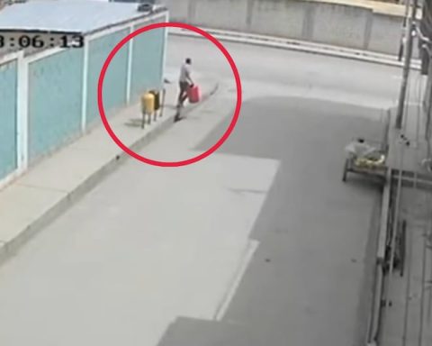 Huancayo: Subject steals garbage cans and would have threatened schoolchildren to load them