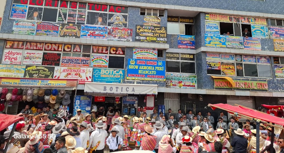 Huancayo: musicians fire Santiago party who brought them economic bonanza