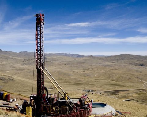 Hudbay closes a plant in mine for protests