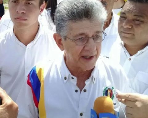 I do not believe in foreign invasions, says Ramos Allup on US ships in the Caribbean
