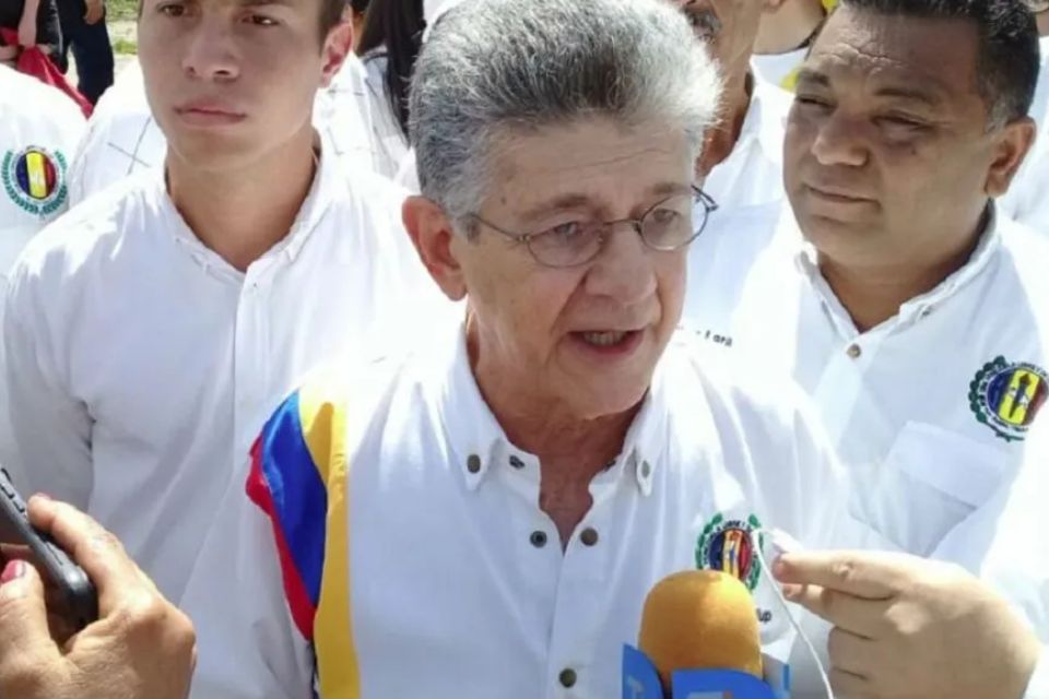 I do not believe in foreign invasions, says Ramos Allup on US ships in the Caribbean