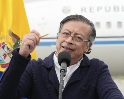 'I don't threaten me, here I wait for it,' Petro to Trump after church to Colombia