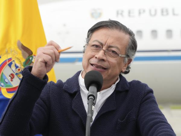 'I don't threaten me, here I wait for it,' Petro to Trump after church to Colombia