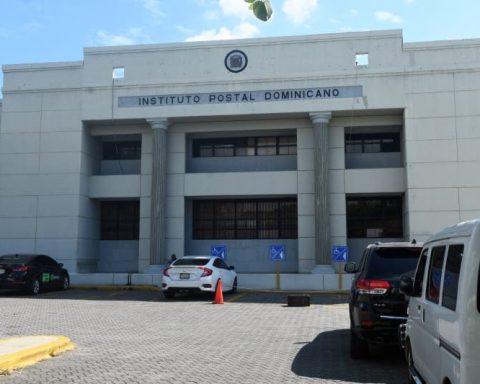 INPOSDOM suspende temporalmente envíos de mercancías a EE.UU. tras eliminación de exención arancelaria