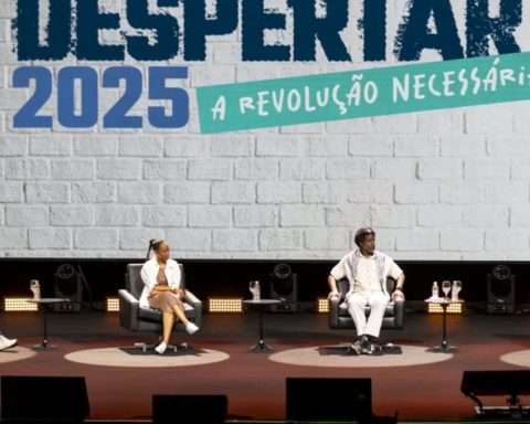 In Meeting, Progressive Field discusses communication with society