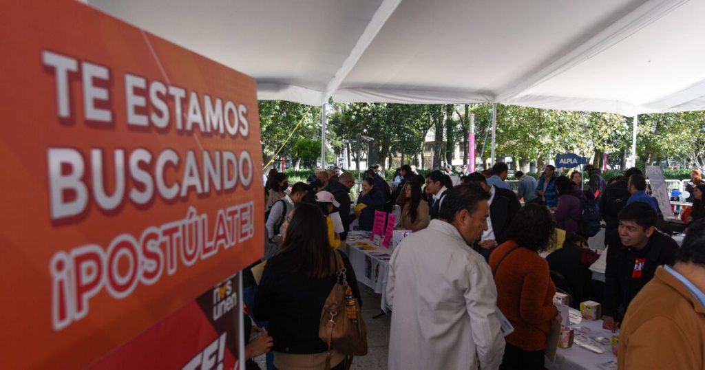 In Mexico, less people seek work and do it in informality