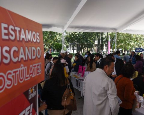 In Mexico, less people seek work and do it in informality