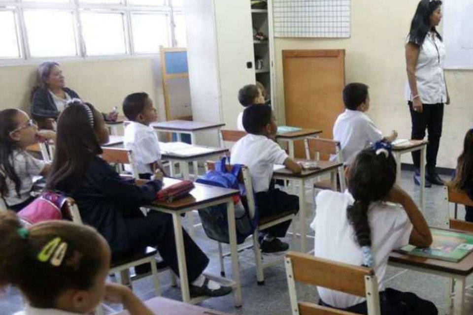 In private schools "if you do not adjust you lose teachers, if you are too much you lose students"