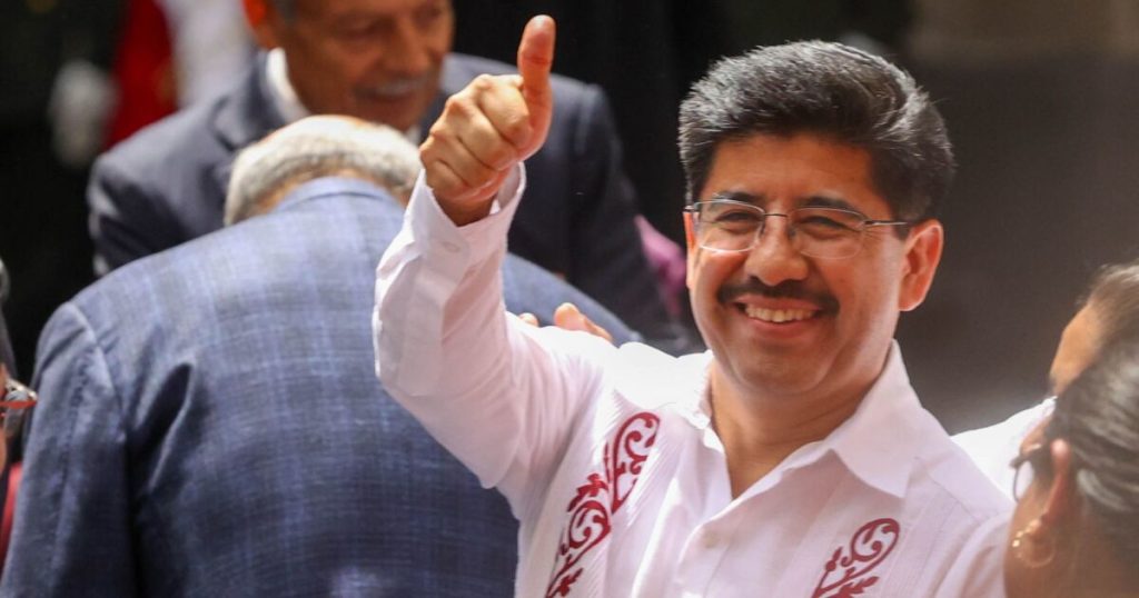 Indigenous people deliver basts of command to new ministers of the Court