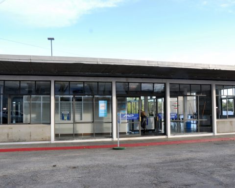 Initiative for a new passenger terminal in Carmelo and without captain