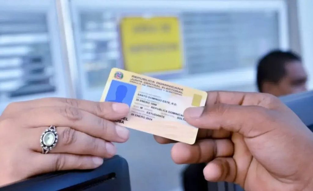 JCE revela detalles de la nueva cédula con colores patrios