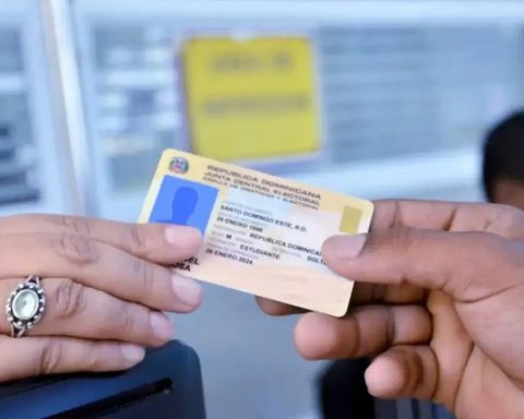 JCE revela detalles de la nueva cédula con colores patrios