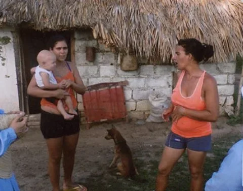 Misioneras de Jesús Verbo y Víctima durante la catequesis en Guasimal