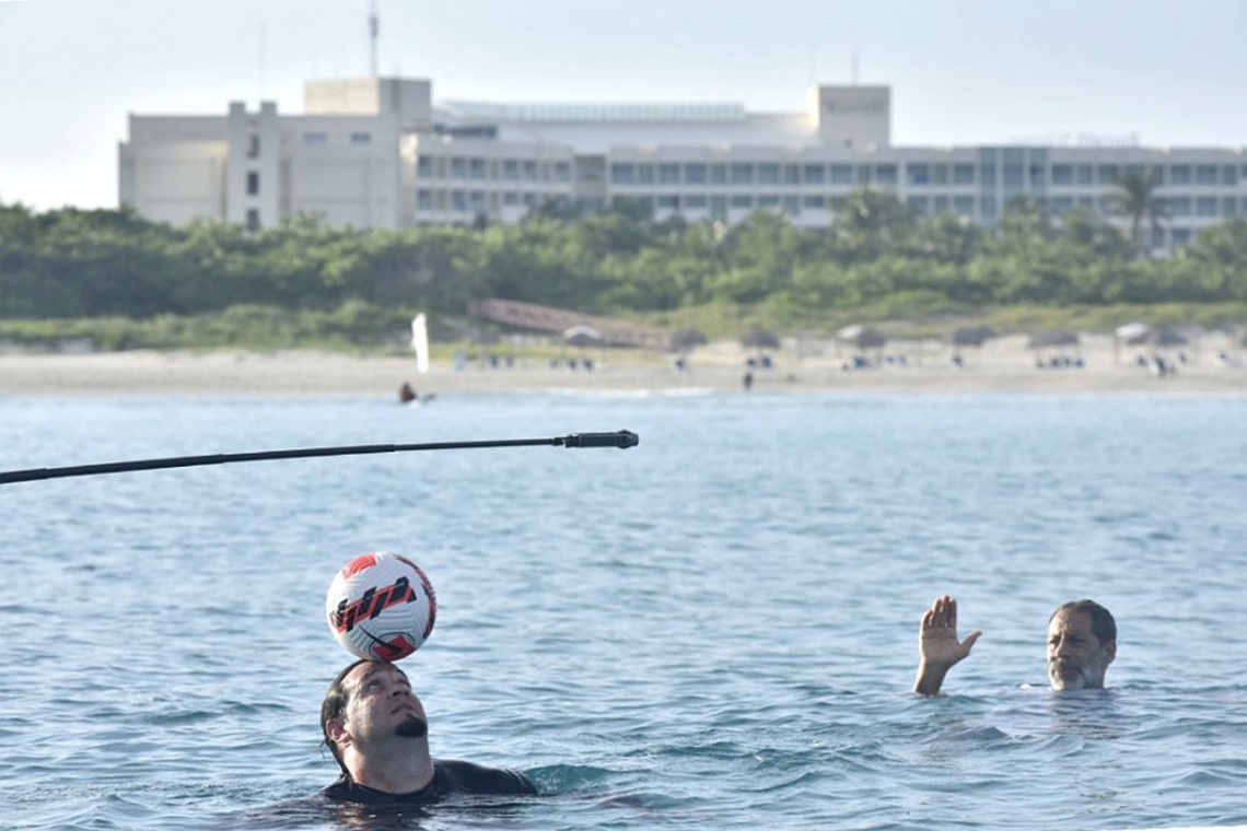 Jhoen Lefont draws a new world record for the waters of Varadero