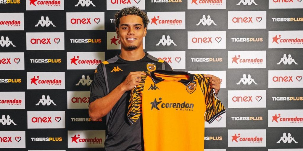 Joao Mendes, son of Ronaldinho, presented in England