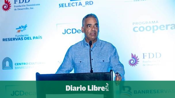Joel Santos: 60 % Larimar stays Dominican artisans