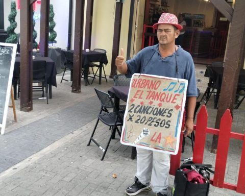 José Luis, Urbano and Yoel, three survivors in the streets of Matanzas