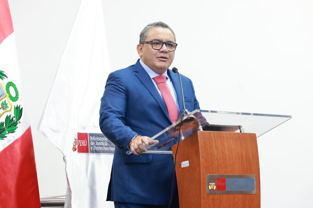 Juan José Santiváñez announces that he will challenge fiscal expertise of his voice