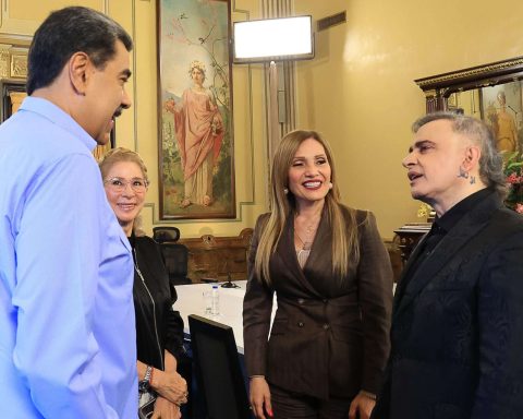 Judicial and moral power activate constitutional defense against foreign aggressions