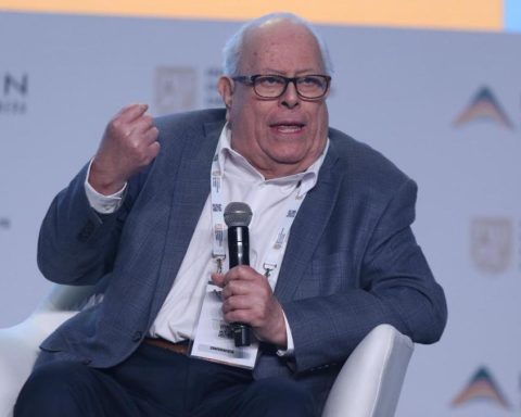 Julio Velarde says that meritocracy is needed in the country