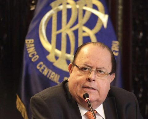 Julio Velarde will remain in the BCR next year?