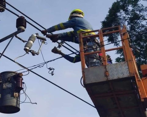 LINERE Wounded by Electric Download in Occupational Accident in Havana