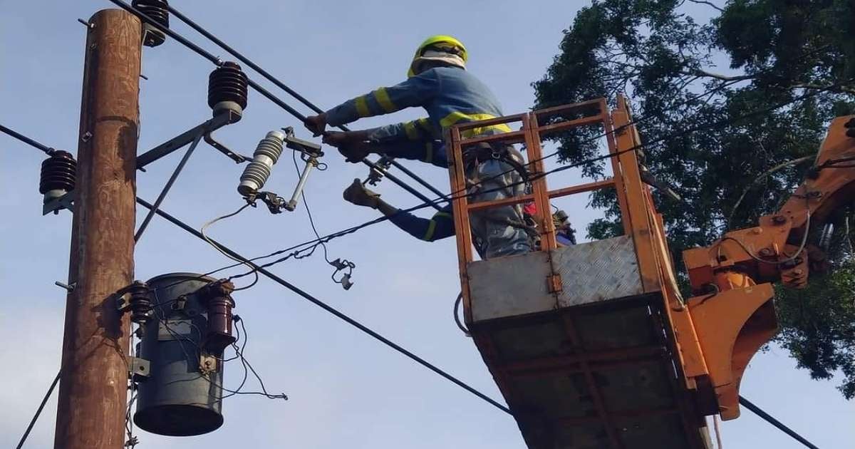 LINERE Wounded by Electric Download in Occupational Accident in Havana